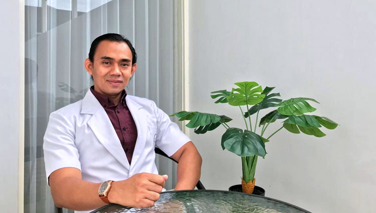 drg. Arief Suryadinata Sp.Ort, a Dentist as well a lecturer at Medical School of UIN Malang. (Photo: Arief Suryadinata for TIMES Indonesia)
