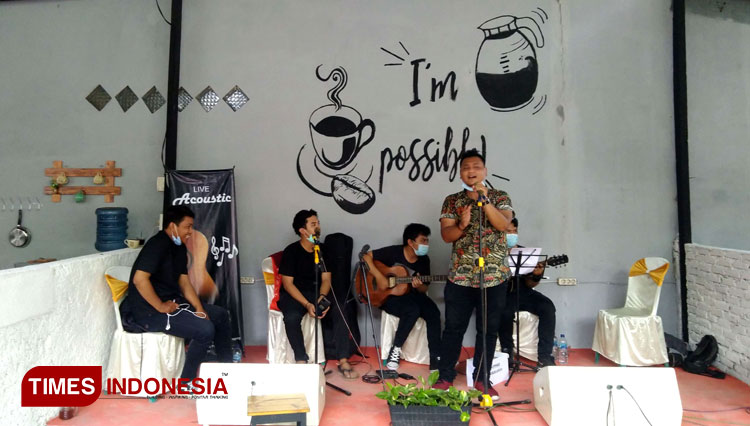 Mengenal Bluescreen, Band Mojokerto yang Perform di Depan Mensos RI