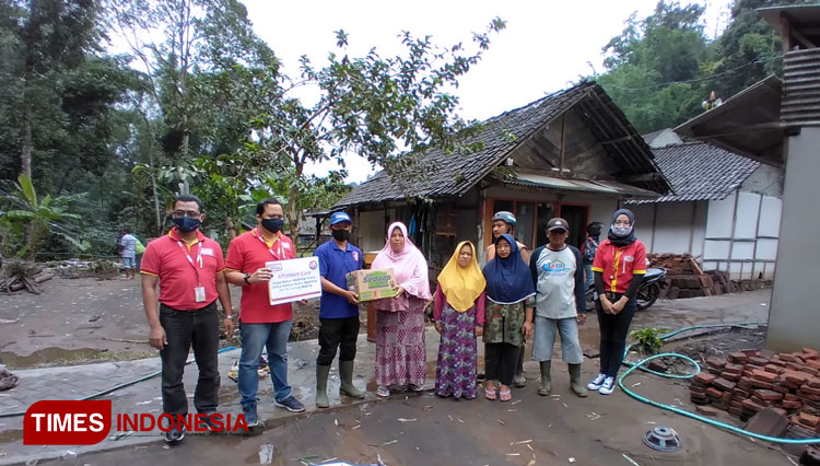 Pegawai Alfarmart c