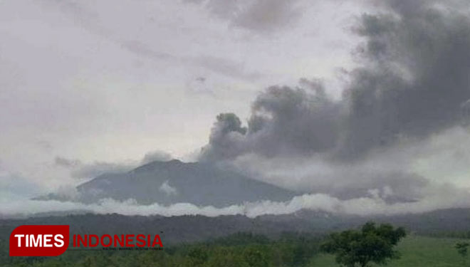 Erupsi Meningkat, Gunung Raung Semburkan Abu Vulkanik Setinggi 2 Ribu ...