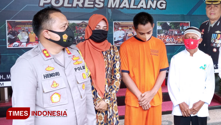 Di Hadapan Kapolres Malang, Anak Ini Cium Kaki Ibunya karena Laporan Pencurian Telah Dicabut