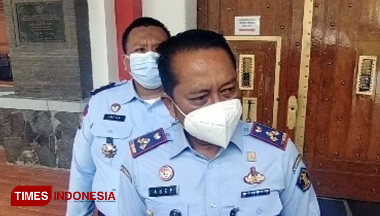 Kepala Lapas Sukamiskin Bandung Asep Sutandar. (FOTO: Iwa/TIMES Indonesia)
