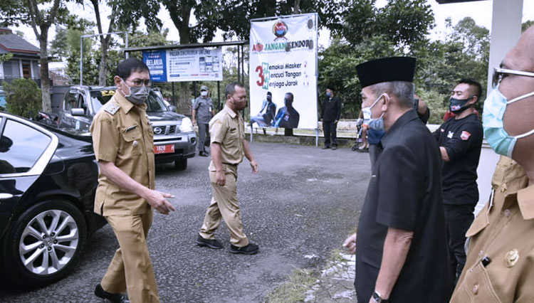 Plt Walikota Tasikmalaya tiba di Kantor Kecamatan Bungursari menghadiri Musrembang Kecamatan Bungursari (Foto: Dok. Kominfo Kota Tasikmalaya)