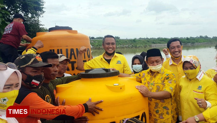 Golkar Jatim Bantu Korban Bencana Banjir di Jombang, Warga Teriak Hidup Golkar