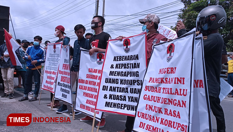 aksi unjuk rasa pamekasan 2