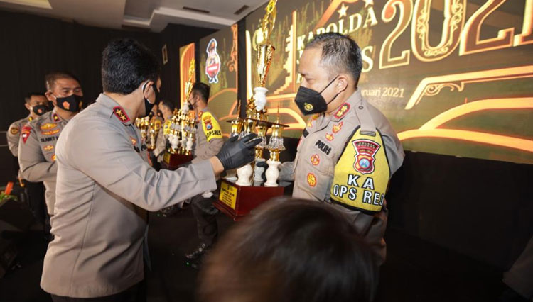Kapolres Malang Raih Penghargaan Juara Satwil Terbaik dari Kapolda