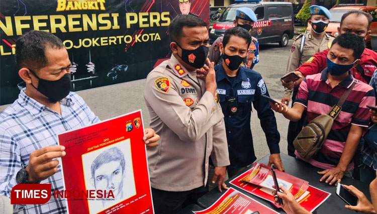 Kapolresta Mojokerto, AKBP Deddy Supriadi saat memberikan keterangan pers kepada awak media (11/02/2021) (Foto: Thaoqid Nur Hidayat/TIMES Indonesia)