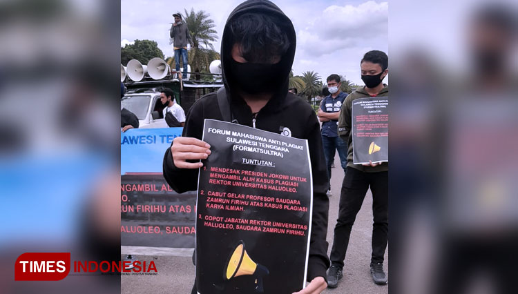menggelar-aksi-di-depan-Istana-Negara-3.jpg