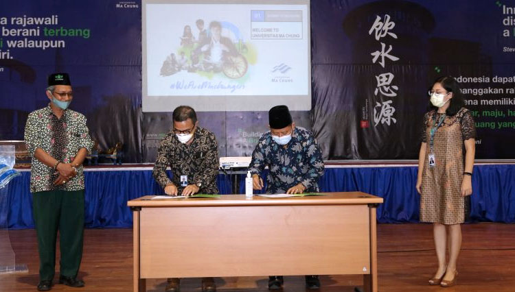 Penandatanganan kerjasama antara Universitas Ma Chung dengan LP Ma'arif NU Sidoarjo. (Foto: Humas Unv. Ma Chung)