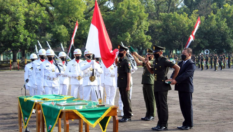 Pelantikan anggota prajurit TNI-AD oleh Pangdam V/Brawijaya, Mayjen TNI Suharyanto di Secaba Rindam V/Brawijaya, Kabupaten Jember, Jawa Timur, Sabtu (13/2/2021) pagi. (Dok.Pendam Brawijaya)