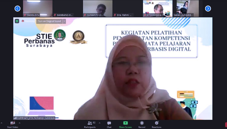 Dosen Perbanas saat memberikan materi pembelajaran digital bagu guru-guru. (Foto: tangkap layar zoom)