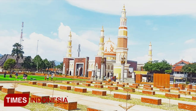 Masjid-Agung-Al-Imam-3.jpg