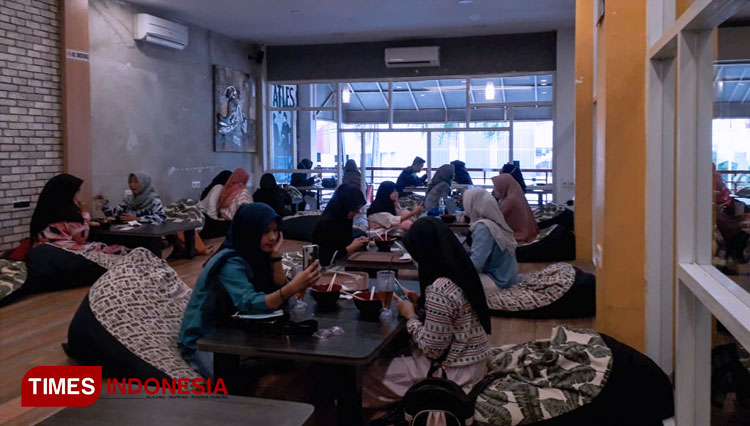 Suasana di Mayasi Resto Komplek Ruko Plaza Asia (Foto: Hartini/TIMES Indonesia)