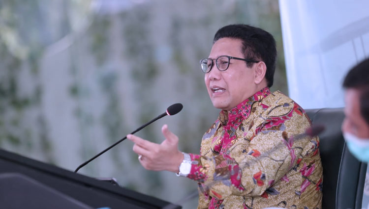Menteri Desa, Pembangunan Daerah Tertinggal dan Transmigrasi (Mendes PDTT), Abdul Halim Iskandar saat menggelar konferensi pers virtual dengan sejumlah awak media di Jakarta (foto: Dokumen/Kemendes PDTT)