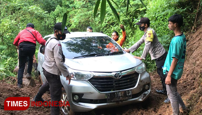 Bikin Merinding, Mitos Jalan yang Dilalui Minibus Nyasar di Hutan Gunung Putri