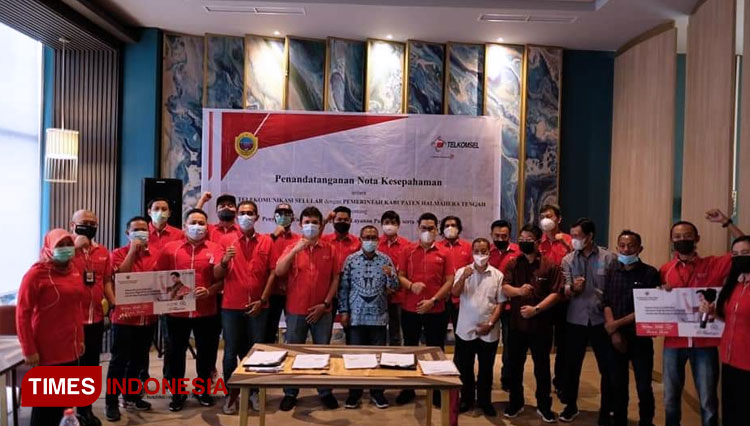 Pemkab Halteng dan PT Telkomsel