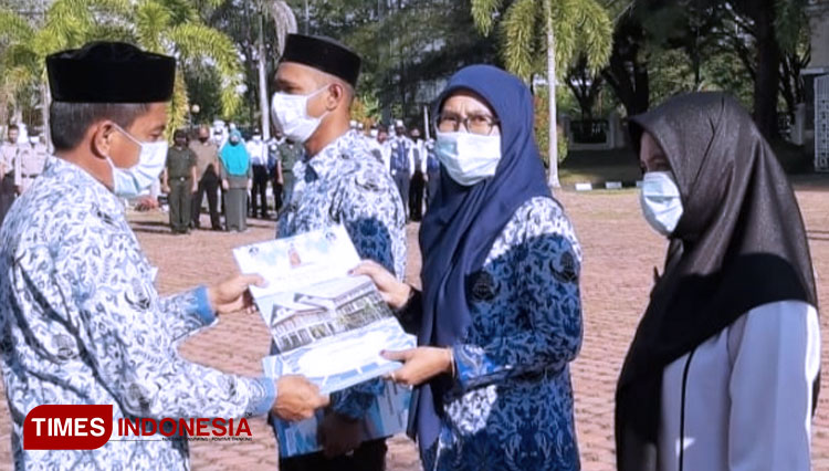 Bupati Nagan Raya Aceh Serahkan 314 SK PNS dan 35 P3K