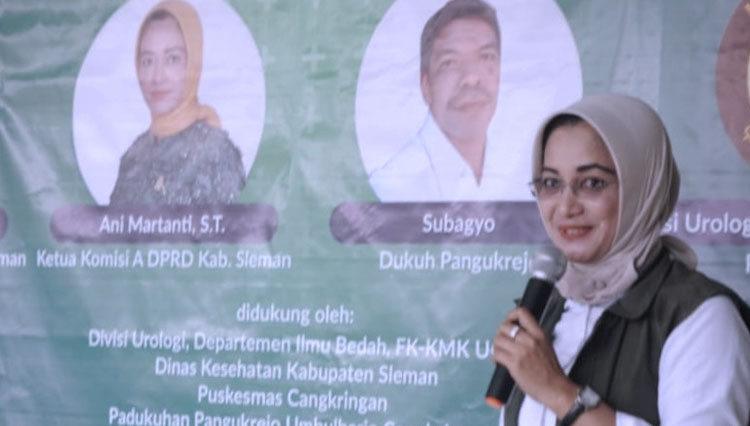 Politikus PKB yang juga ketua Komisi A DPRD Sleman, Ani Martanti saat kegiatan bakti sosial pemeriksaan kesehatan gratis. (FOTO: Erico/TIMES Indonesia)