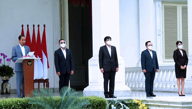Presiden-Joko-Widodo-bersama-Dewan-Direksi-LPI.jpg
