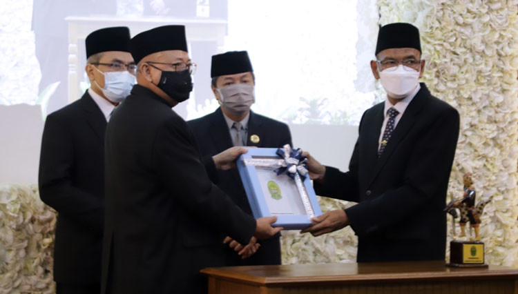 Suasana serah terima jabatan Bupati Bantul dari Bupati Bantul Suharsono kepada Plh Bupati Bantul Helmi Jamharis di ruang Manggala Sabha Lantai 3 Komplek Parasamya Pemkab Bantul, Rabu (17/2/2021). (FOTO: Diskominfo Pemkab Bantul for TIMES Indonesia)