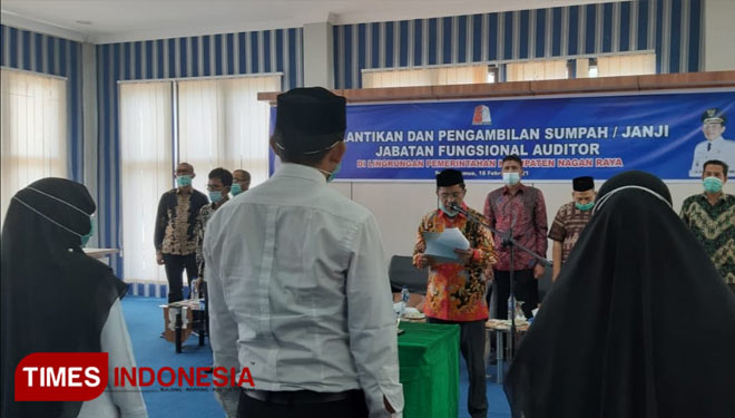Pelantikan dan pengukuhan auditor dan jabatan fungsional lain di Nagan Raya, Aceh (Kamis (18/2/2021) (Foto: Diskominfo Nagan Raya)