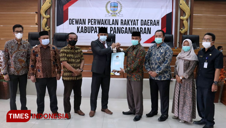 Paripurna usulan pelantikan Bupati dan Wakil Bupati Pangandaran. (Foto: Syamsul Ma'arif/TIMES Indonesia)