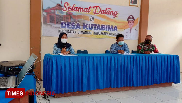 Sosialisasi vaksin covid-19, di desa Kotabima Kecamatan Cimanggu Kabupaten Cilacap. (Foto: Pendim Cilacap For TIMES Indonesia)