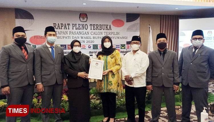 Penetapan pasangan Ipuk Fiestiandani Azwar Anas dan Sugirah sebagai Bupati dan Wakil Bupati Banyuwangi terpilih. (FOTO: Agung Sedana/ TIMES Indonesia)