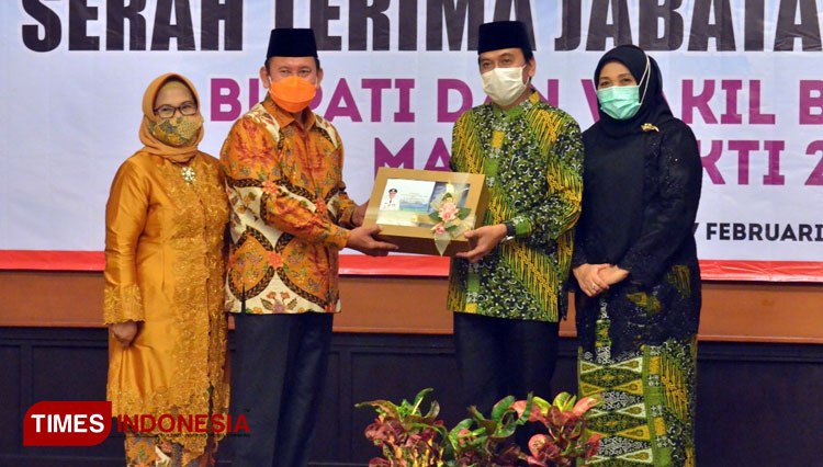 10 Tahun Pimpin Pemkab Gresik, Sambari-Qosim Tinggalkan Jejak Positif