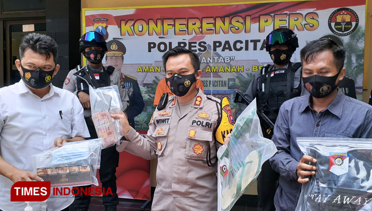  Kapolres Pacitan gelar Konferensi Pers dan Tunjukkan Barang Bukti (Foto: Rojihan/TIMES Indonesia)
