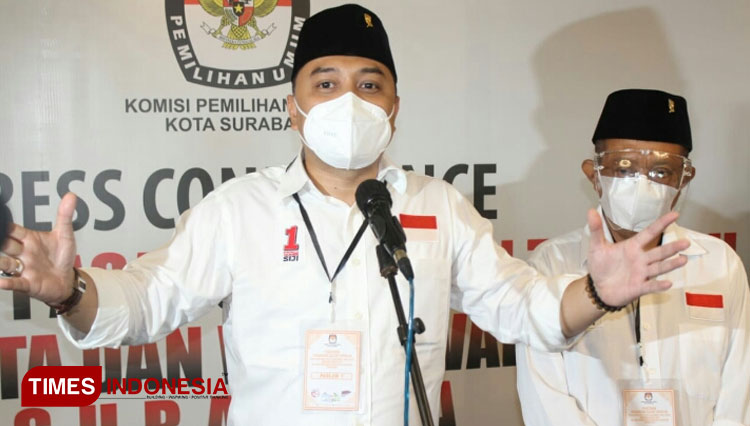 Eri Cahyadi dan Armuji dalam kesempatan konferensi pers usai ditetapkan sebagai pemenang Pilkada Serentak Surabaya 2020. (Foto: Ammar Ramzi/Times Indonesia)