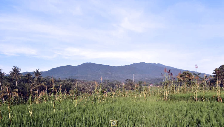 Gunung-Sawal-di-Ciamis.jpg