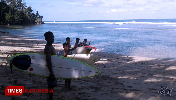 even-Toguruga-Surf-Competition-di-Pulau-Morotai-3.jpg