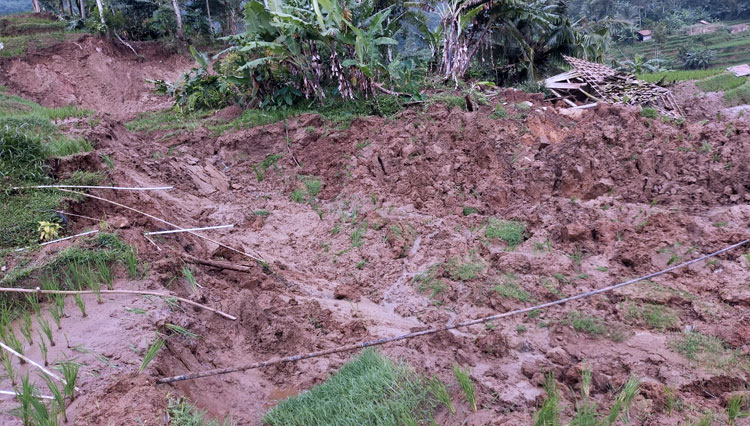 ongsor-di-kaki-gunung-Sawal-Ciamis.jpg