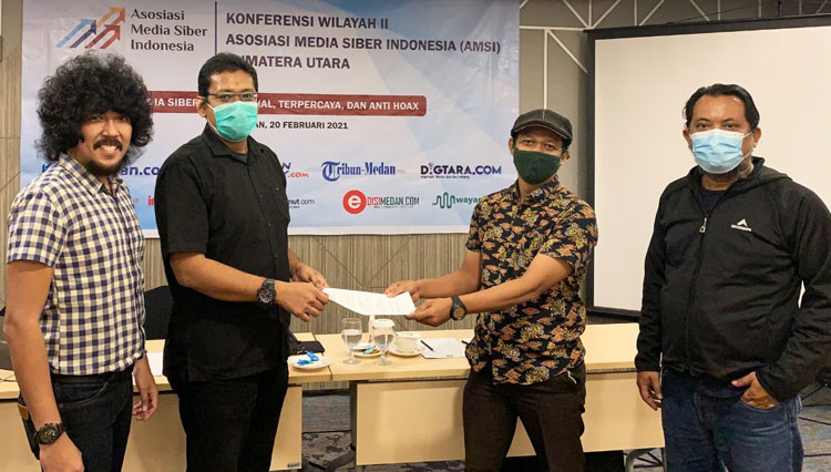 Pengurus baru AMSI  Sumut periode 2021–2024 usai menyelenggarakan Konferwil II AMSI Sumut di Hotel Ibis Styles Medan Pattimura, Sabtu (20/2/2021). (FOTO: AMSI Sumut for TIMES Indonesia) 