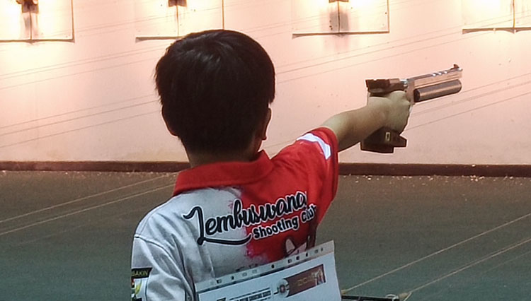 Atlet Menembak Junior b
