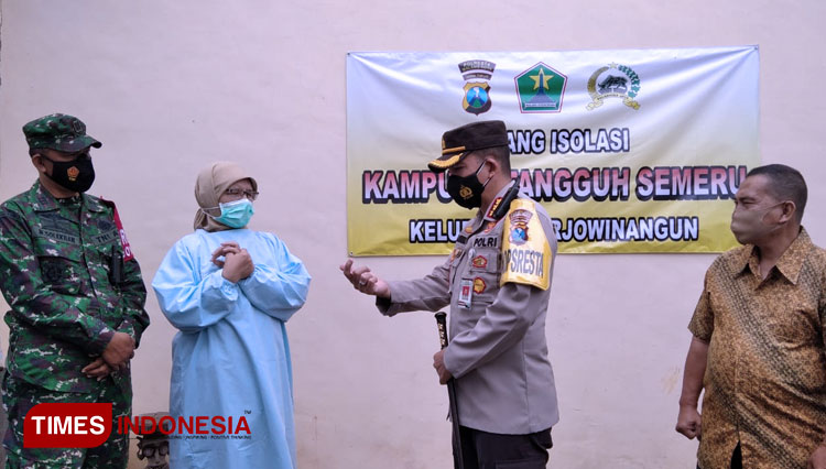 Kapolresta Malang Kota Kombes Pol Leonardus Simarmata saat menghadapi launching Kampung Tangguh Semeru. (Foto: Humas Polresta Malang Kota)