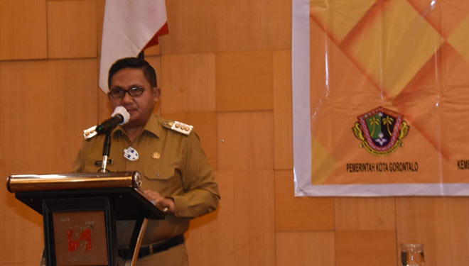 Wali Kota Gorontalo, Marten Taha saat memberikan sambutan di Bimtek Pengelolaan aset di Manado (Foto: Humas Pemkot Gorontalo) 