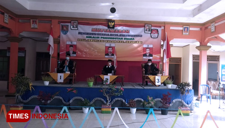 Pelaksanaan Pilkades antar waktu Desa Jeruklegi Kulon Kecamatan Jeruklegi Kabupaten Cilacap. (FOTO: Hermawan Septianto/TIMES Indonesia)