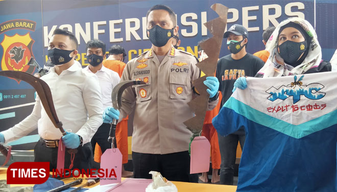 Polresta Cirebon amankan empat tersangka anggota geng motor. (Foto: Dede Sofiyah/Times Indonesia)