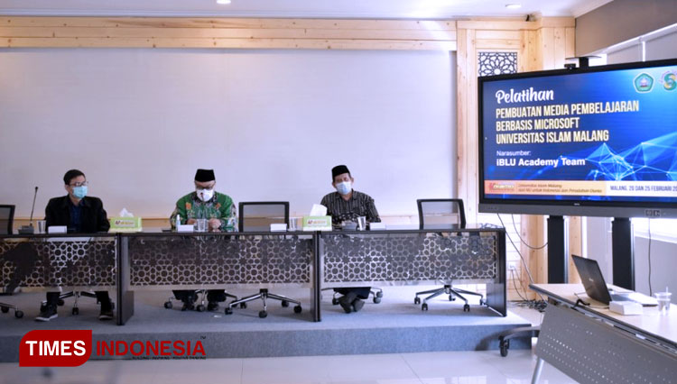 Kegiatan pelatihan pembuatan media pembelajaran berbasis Microsoft di Universitas Islam Malang (20/2). (FOTO: AJP TIMES Indonesia)
