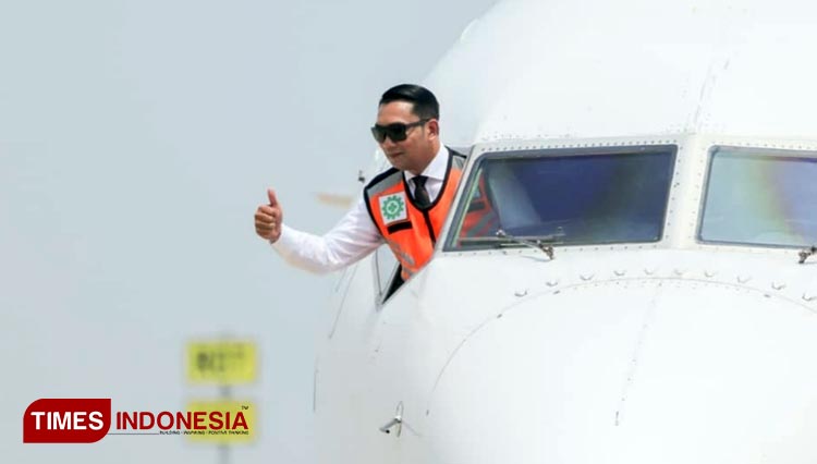 Gubernur Jabar, Ridwan Kamil saat melepas penerbangan perdana pesawat kargo dari Bandara Internasional Jawa Barat (BIJB) Kertajati, Kabupaten Majalengka. (Foto: Protokoler Pemda Majalengka for TIMES Indonesia)