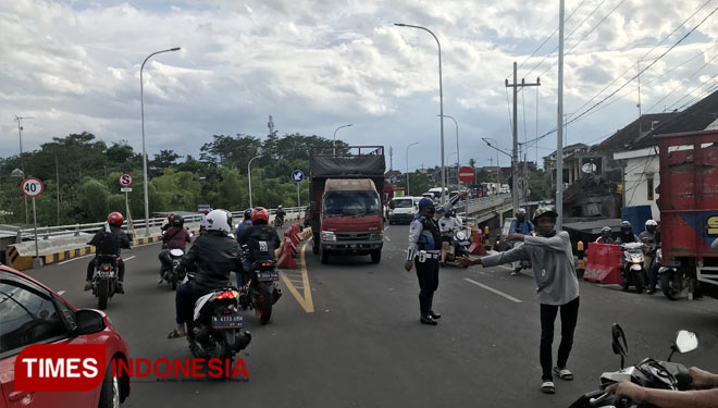 Suasana kemacetan di kawasan pertigaan Kedungkandang, Kota Malang. (Foto: Rizky Kurniawan Pratama/TIMES Indonesia)