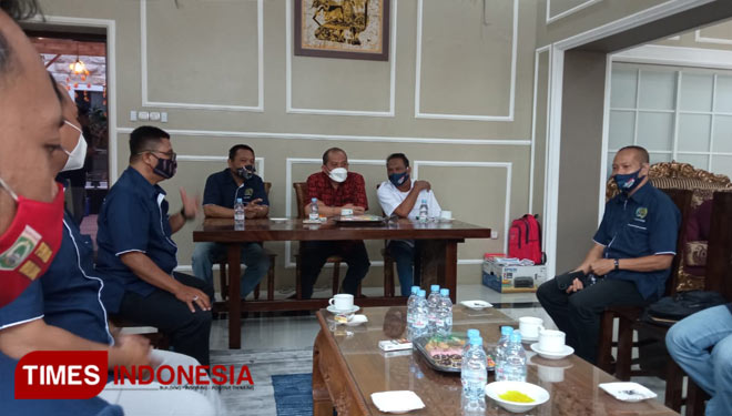 Suasana audiensi Pengurus PWI Malang Raya dengan Ketua DPRD Kota Malang I Made Riandiana Kartika. (Foto: Naufal Ardiansyah/TIMES Indonesia)