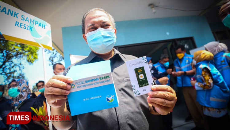 Kota Bandung Raih Penghargaan Kinerja Pengurangan Sampah dari KLHK