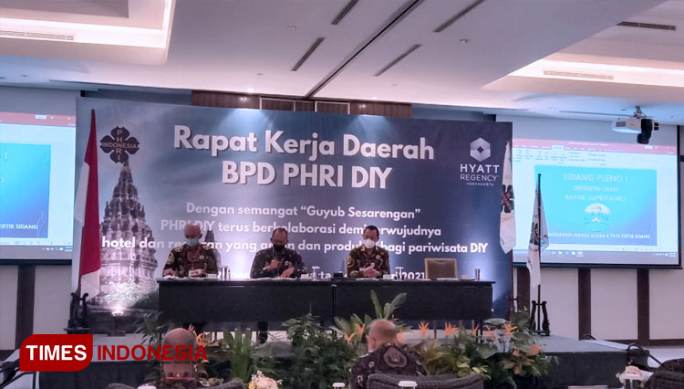 Suasana rapat kerja daerah (Rakerda) BPD PHRI DIY di Hotel Hyatt, Rabu (24/2/2021). (FOTO: A Riyadi/TIMES Indonesia)