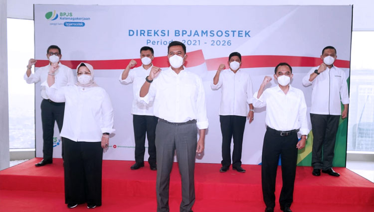 Jajaran Direksi BPJAMSOSTEK periode 2021-2026 yang baru saja dilantik Presiden Republik Indonesia Joko Widodo. (FOTO: BPJAMSOSTEK)