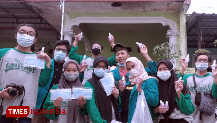 Mahasiswa KSM-T Unisma Malang Peduli, Bagikan Sembako di Masa Sulit