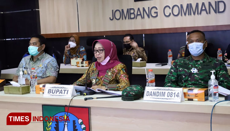 Bupati Jombang saat rapat kordinasi di JCC Pemkab Jombang (Foto: Humas Prokopim for TIMES Indonesia)