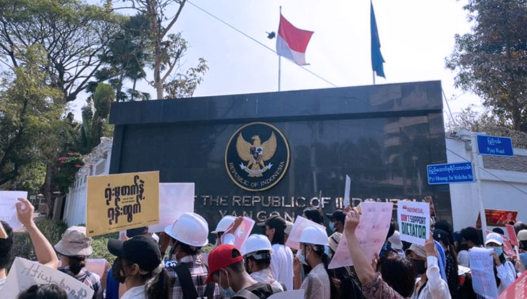 Kedutaan RI di Myanmar Didemo, Ini Biang Kecemasan Penentang Kudeta